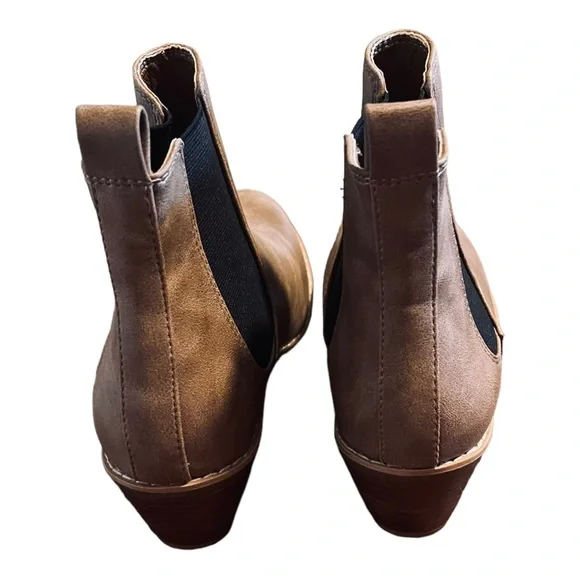 New without box roolee chase Chelsea boots - Picture 4 of 7